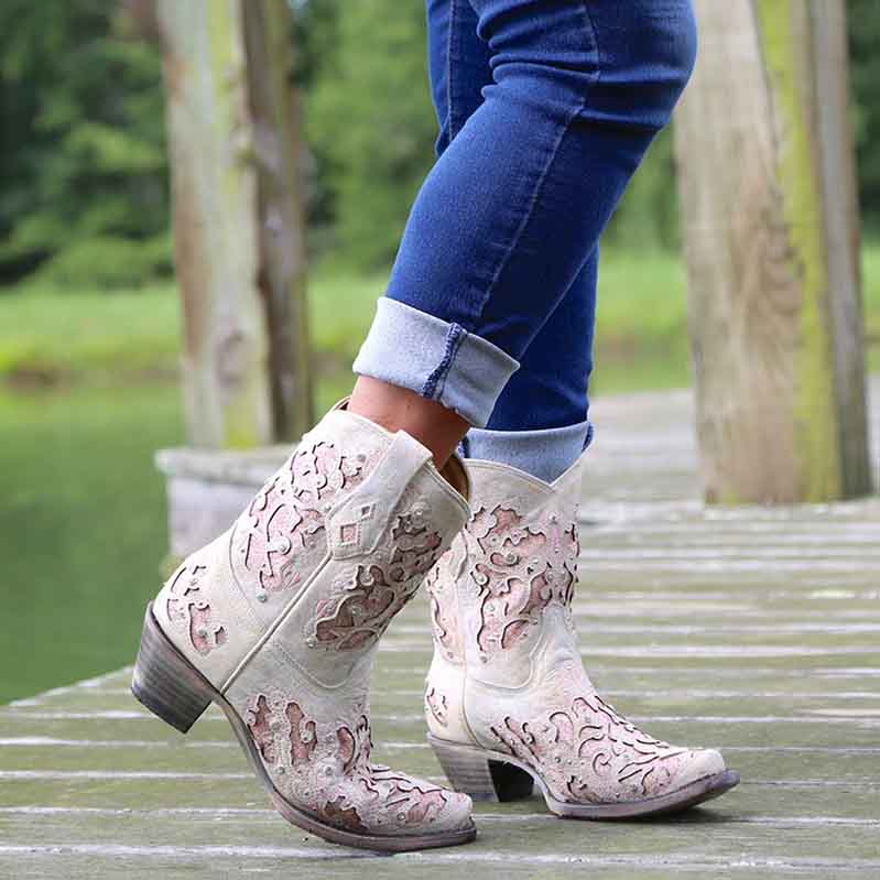 Stylish women's glitter western wedding boots featuring intricate designs for a unique bridal look