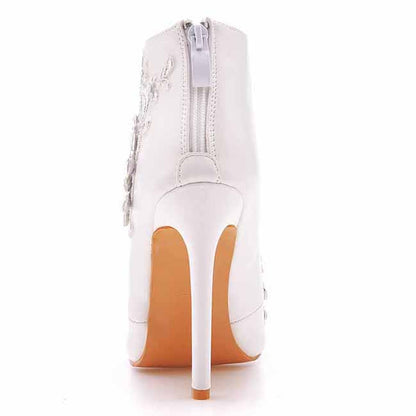 Elegant women's lace wedding boots with a high heel and zip closure for a stylish bridal look