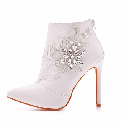 Elegant white women's lace wedding boots with floral embroidery and high heels for brides